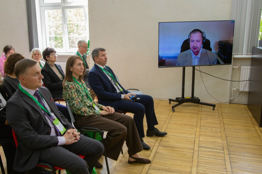 Пленарное заседание конференции